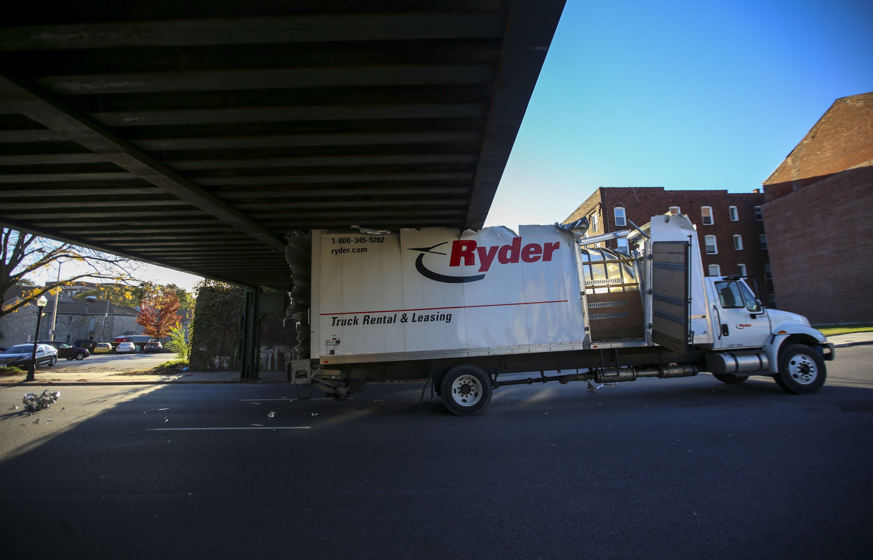101618-qct-qca-truck-eating-bridge-002